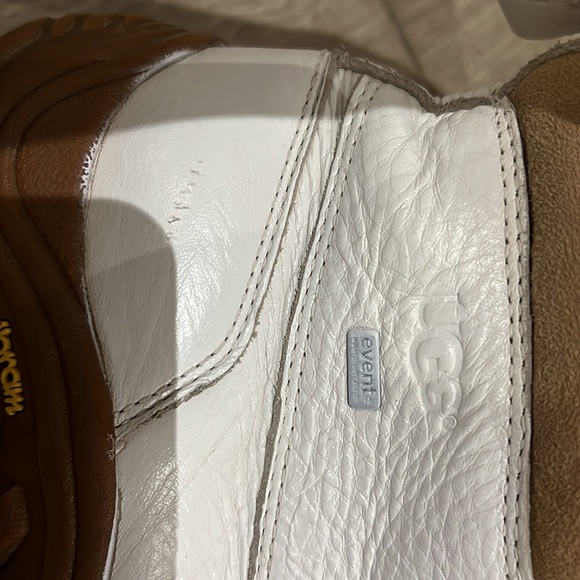 Uggs white winter boots size 8 (women’s) - Picture 6 of 9